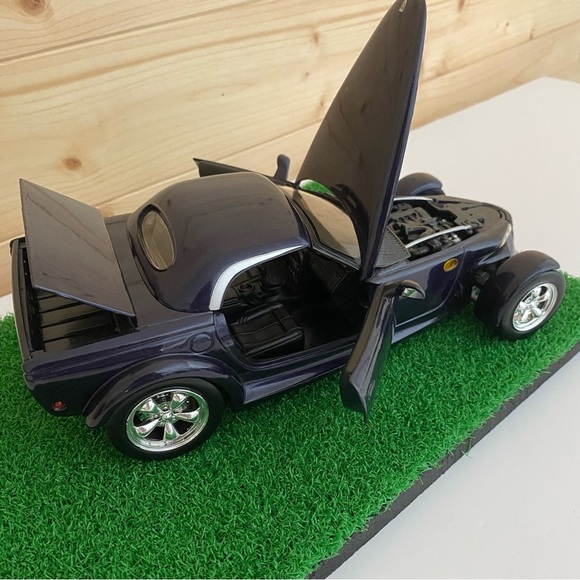 2001 Chrysler Howler Concept Car 1:18 Scale Diecast Motor Max Removable Hardtop - Picture 2 of 11